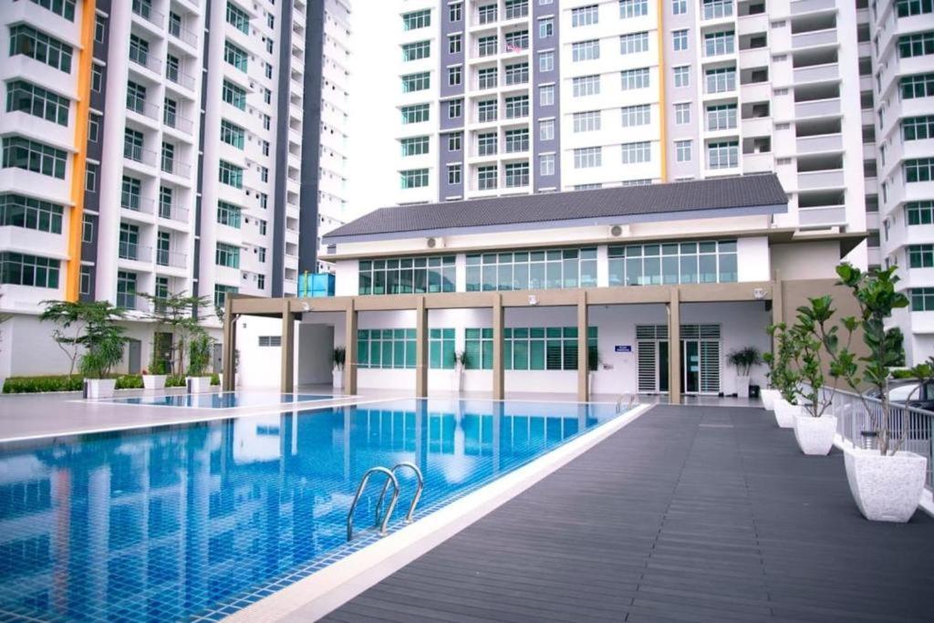 Meru 3 Bedroom By Iwh Apartment *